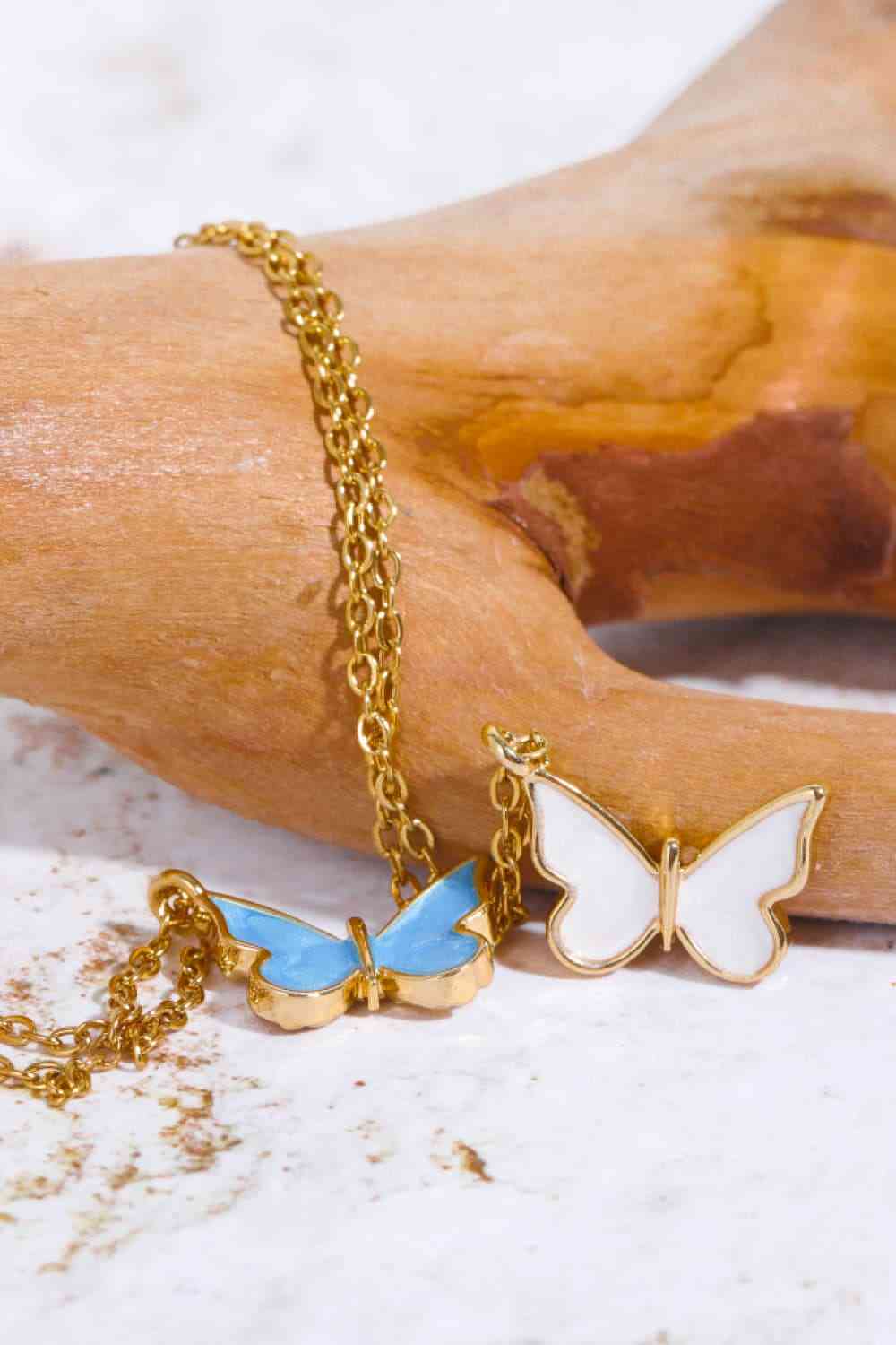 Halskette mit Schmetterlingsanhänger aus Kupfer mit 14-Karat-Vergoldung