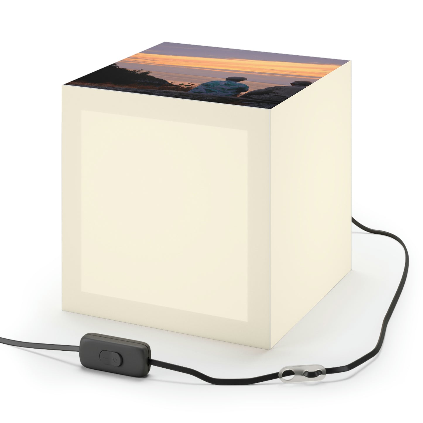 "Embracing the Evening" - Die Alien Light Cube Lampe