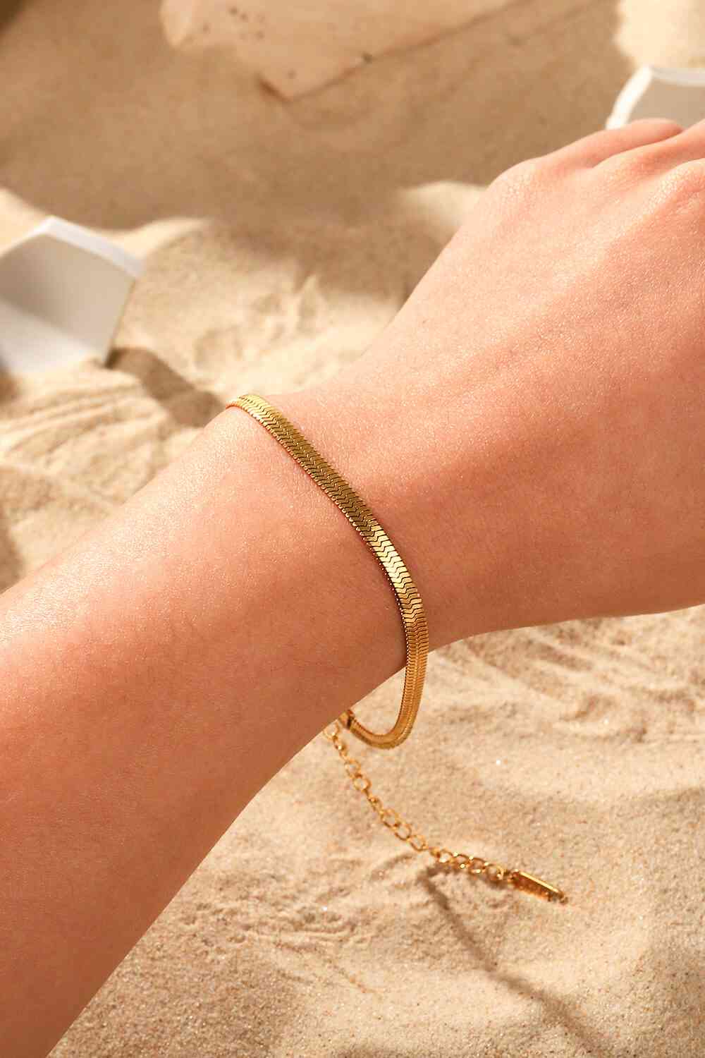 Armband aus Edelstahl mit Fischgrätenmuster