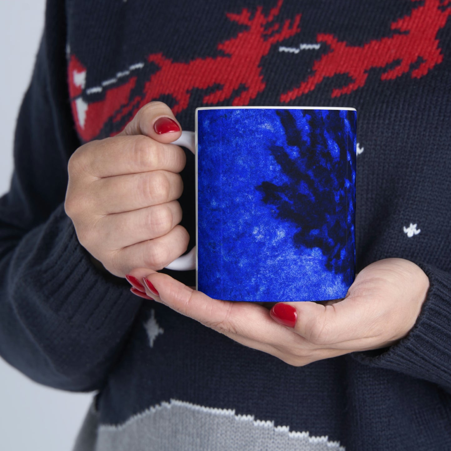 "A Lone Blue Tree in the Moonlight Field" - Taza de cerámica The Alien 11 oz