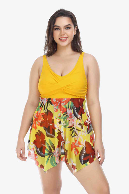 Traje de baño de dos piezas con dobladillo asimétrico floral de talla grande