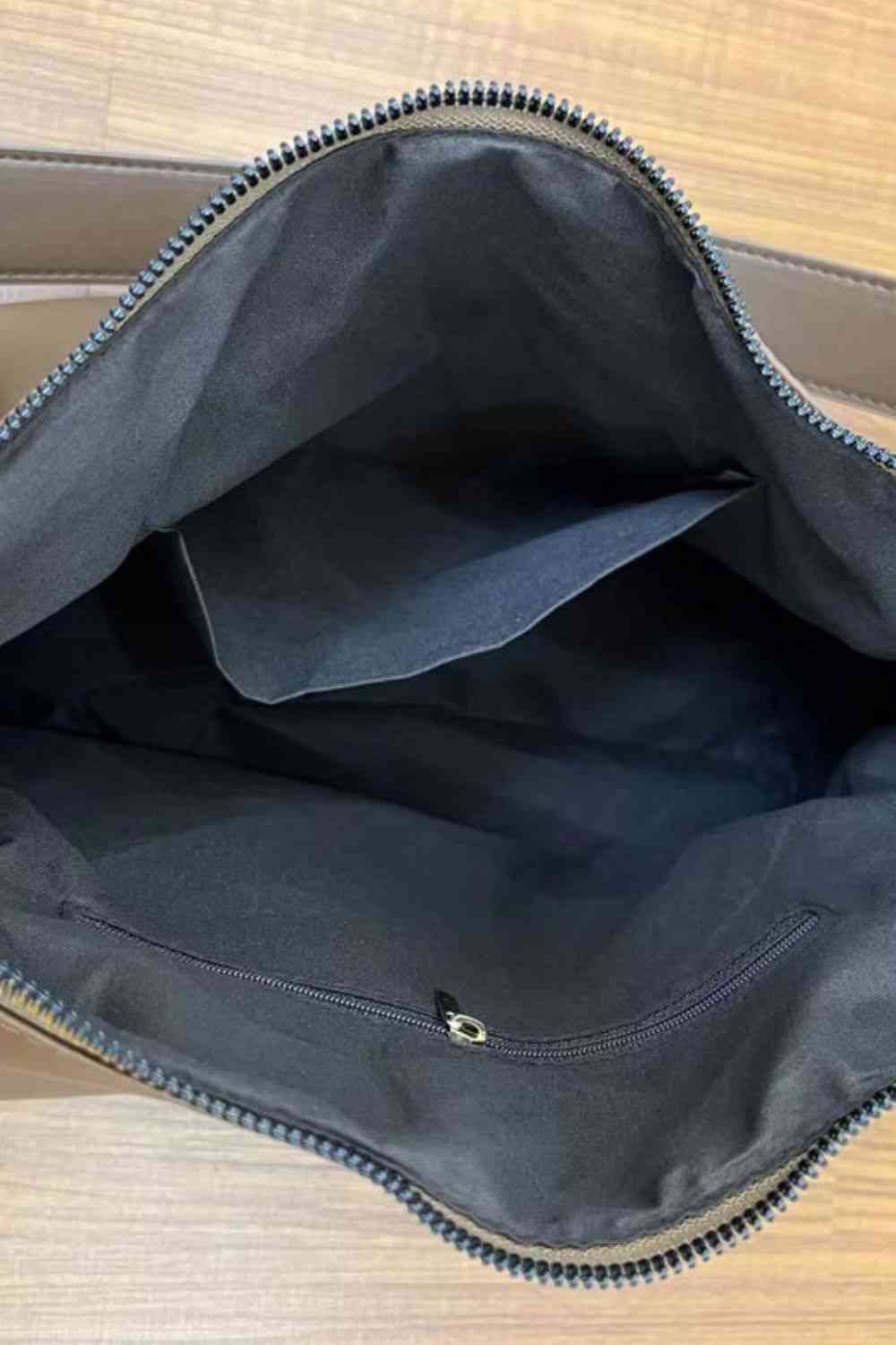 Bolso bandolera de piel sintética con correa ancha