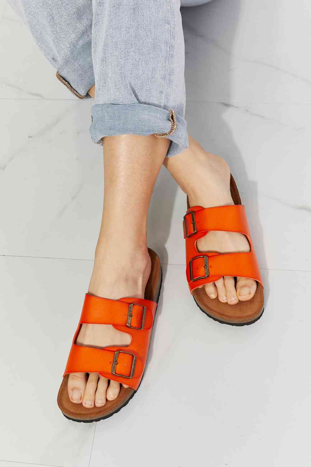 MMShoes Feeling Alive Slide-Sandalen mit doppeltem Band in Orange