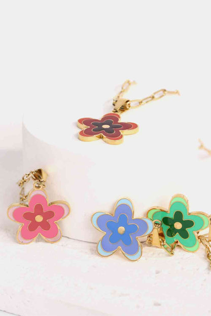 Collar de acero inoxidable con colgante de flor