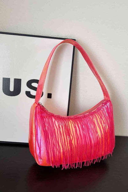 Bolso con detalle de flecos