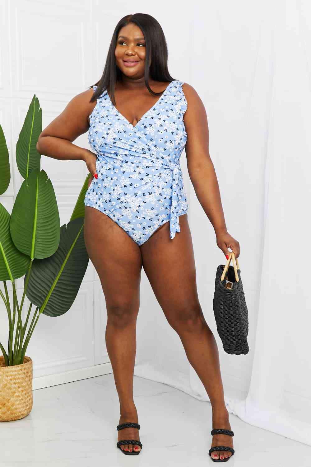 Marina West Swim Traje de baño de una pieza de tamaño completo con volantes y flotador sintético en azul flor