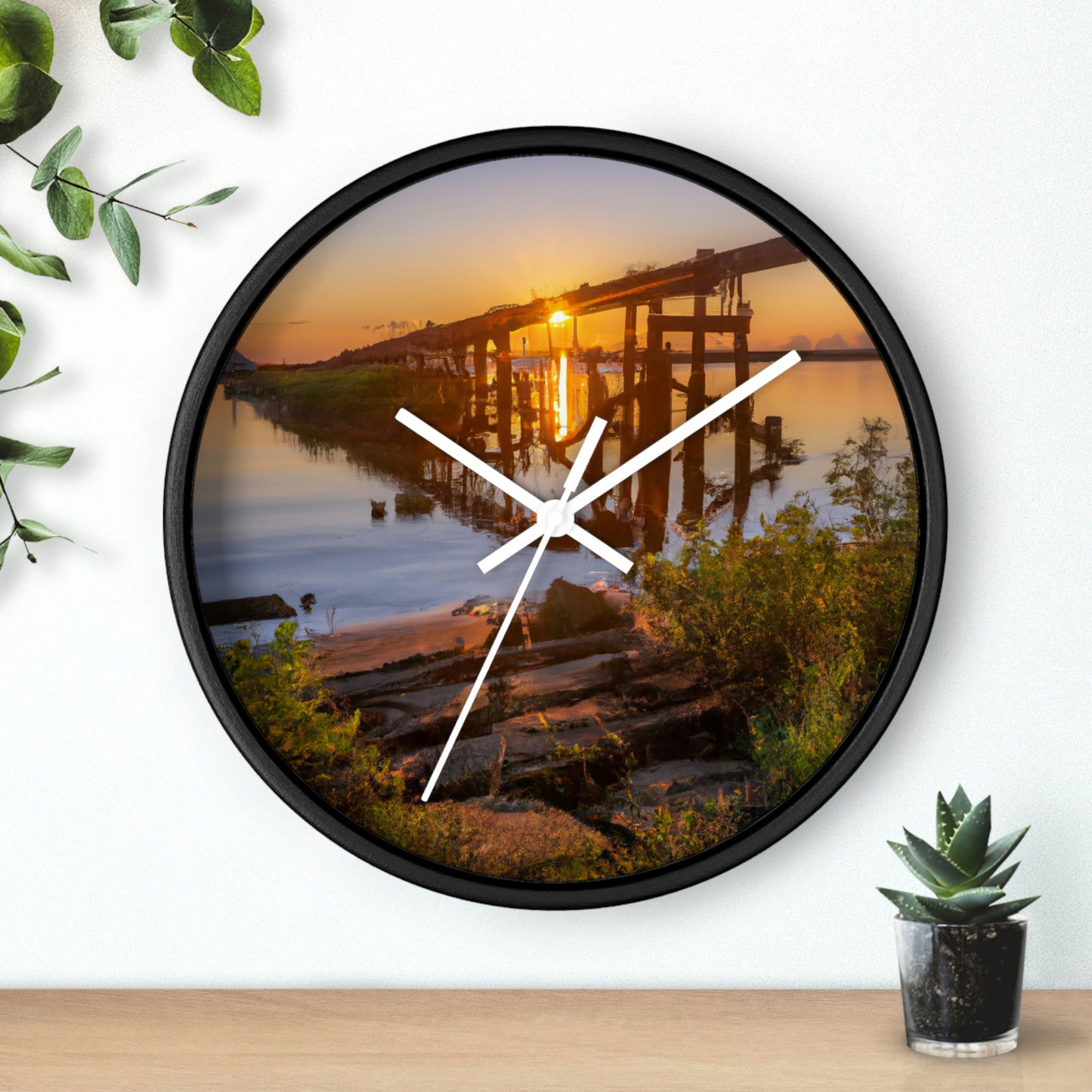 "Amanecer eterno" - El reloj de pared alienígena