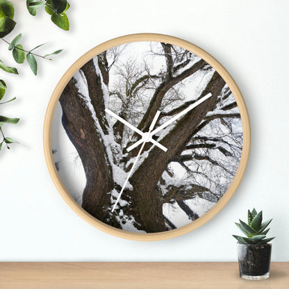 "Winter Wonderland Tree" - The Alien Wall Clock