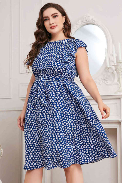 Plus-Size-Kleid mit rundem Ausschnitt und Taillenschnürung