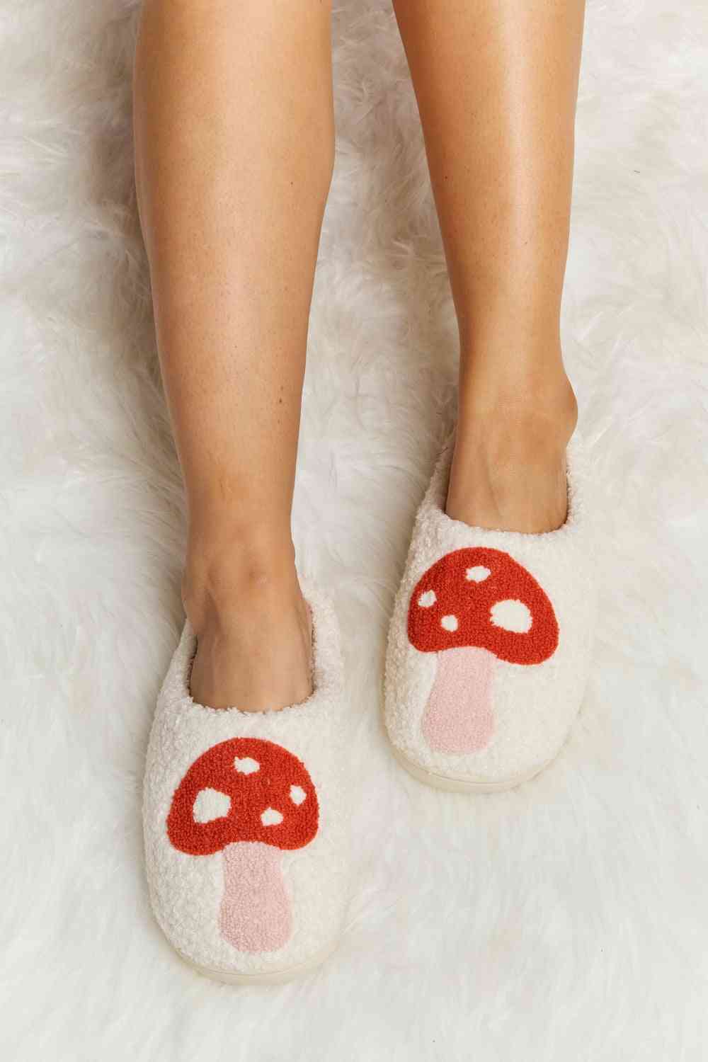 Plüsch-Slipper mit Melody-Pilz-Print