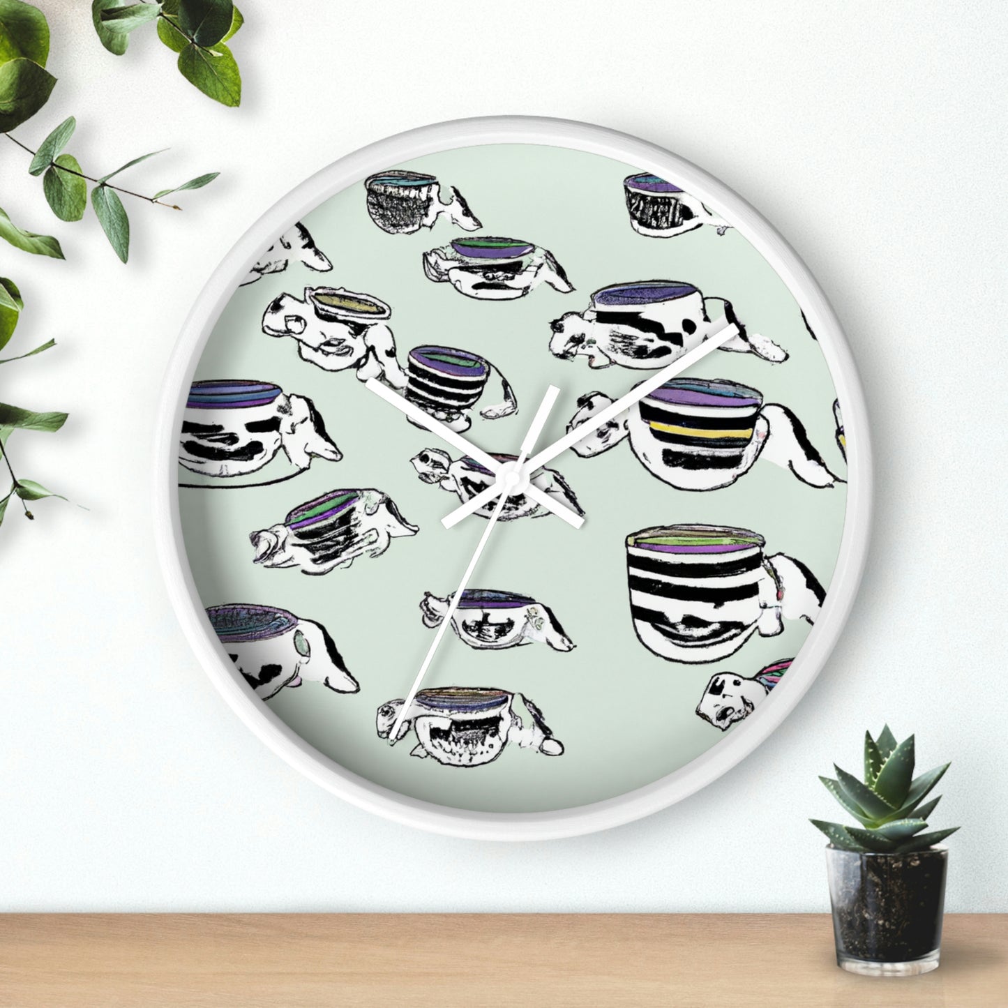 "Un desfile de la fiesta del té ronroneantemente precioso" - El reloj de pared alienígena