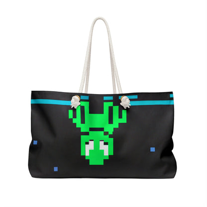 "Testigo solitario del cielo nocturno" - The Alien Weekender Bag Pixel Art