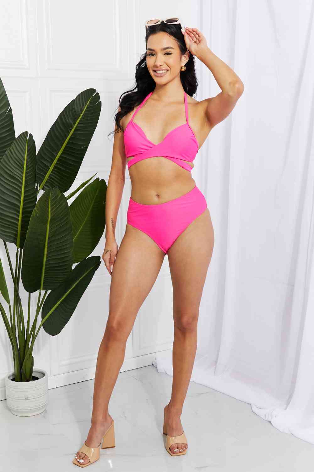 Conjunto de bikini con cuello halter en rosa Summer Splash de Marina West Swim