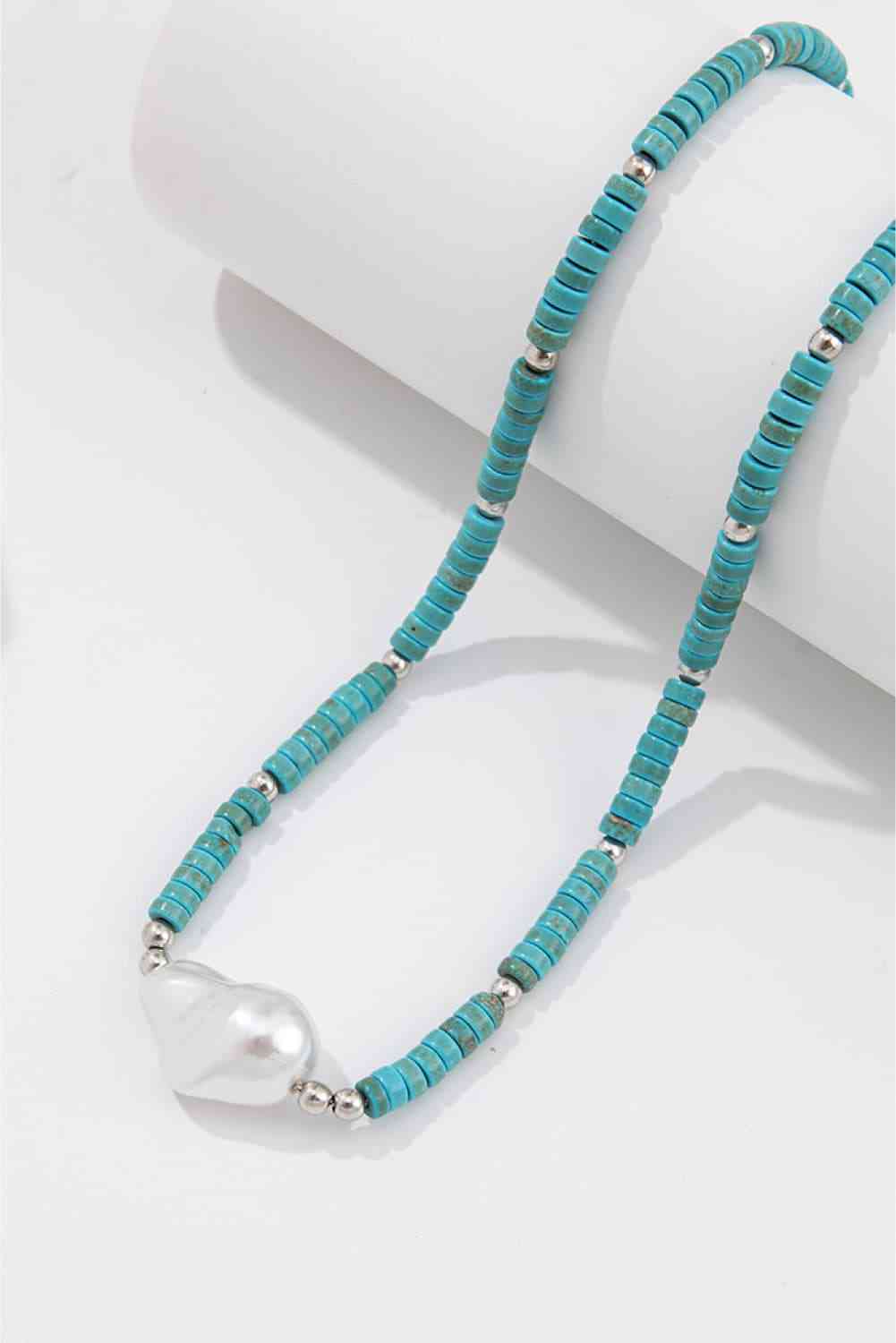 Halskette aus Türkis und Perlen