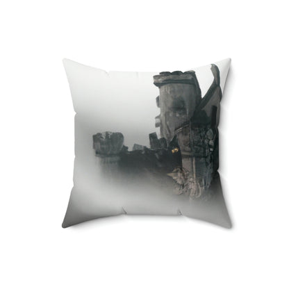 "Gespenstische Zitadelle des Nebels" - Das Alien Square Pillow