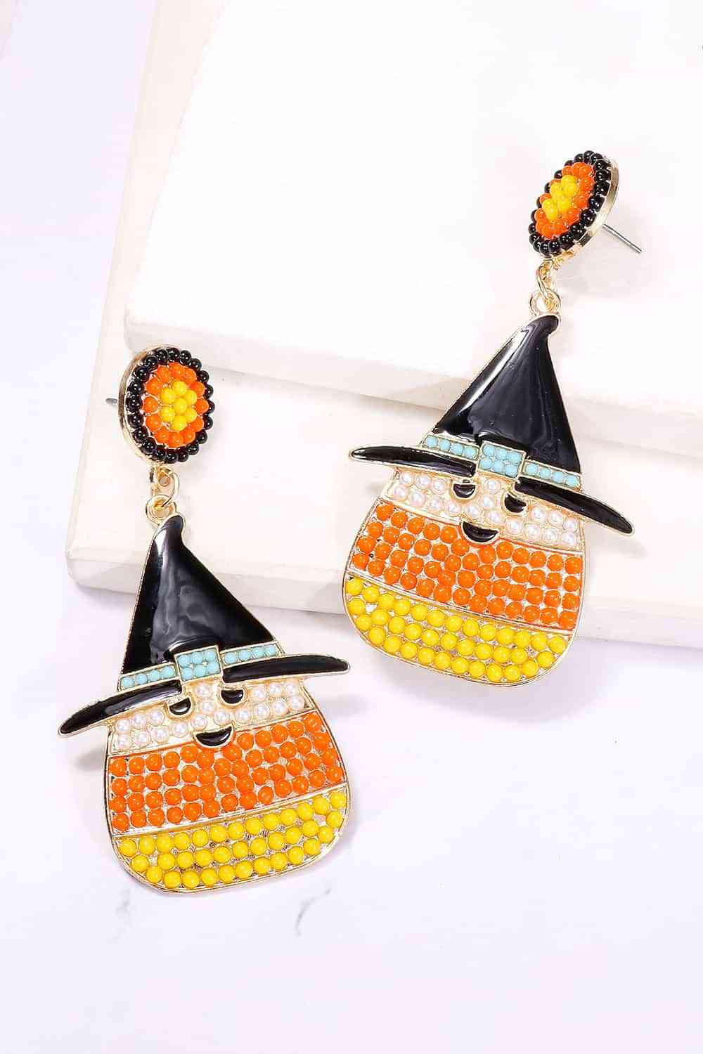 Pendientes colgantes de perlas sintéticas con forma de sombrero de bruja