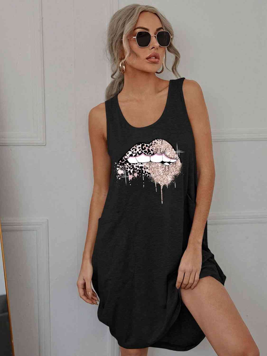 Vestido sin mangas con estampado de labios y bolsillos