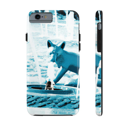 "Foxy Herumtollen im Brunnen" - Die Alien Tough Phone Cases