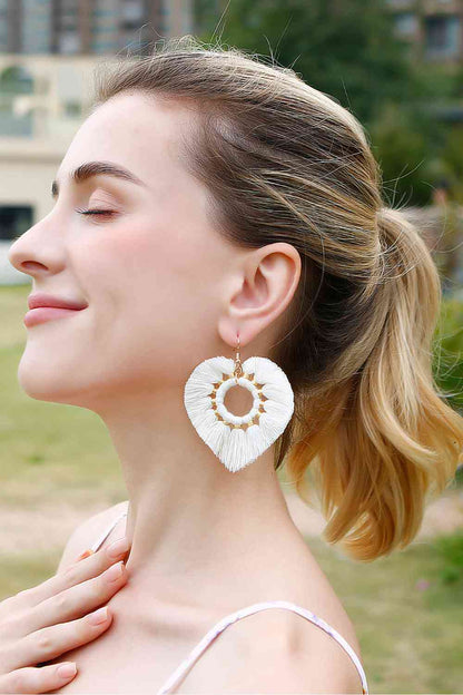 4 pares aleatorios de aretes colgantes con forma de corazón y flecos