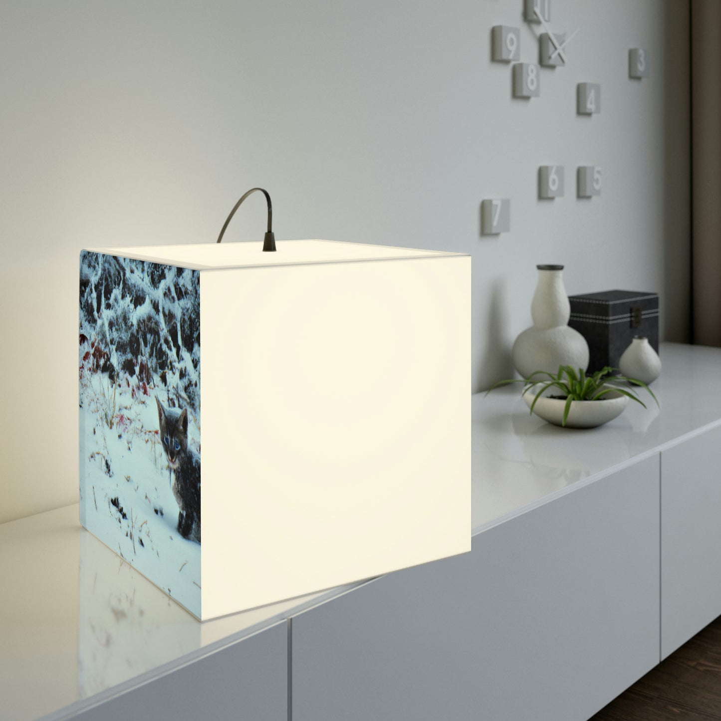 "Brave Kitten in the Frozen Storm" - The Alien Light Cube Lamp