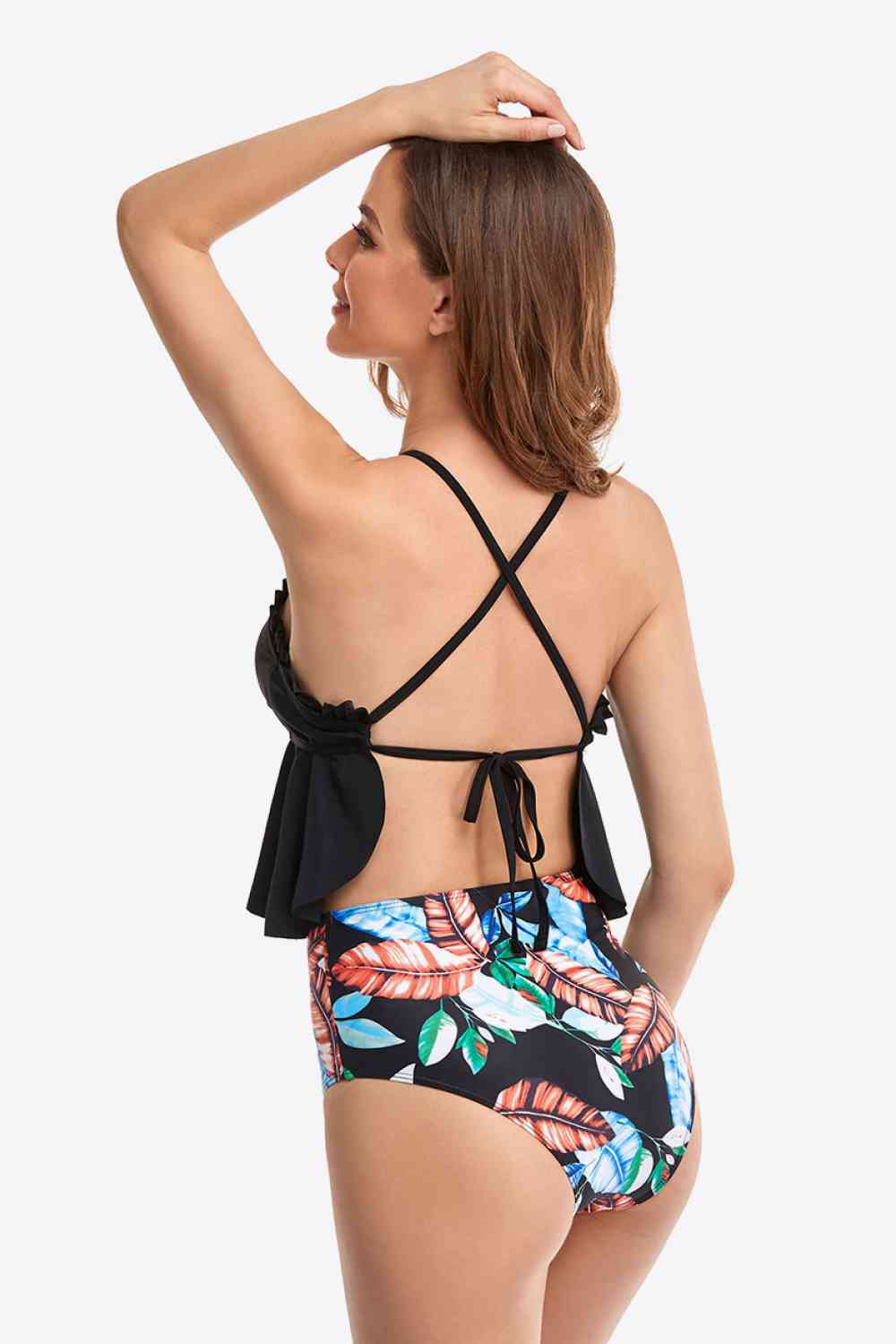 Traje de baño de dos piezas con cuello halter y volantes con estampado botánico