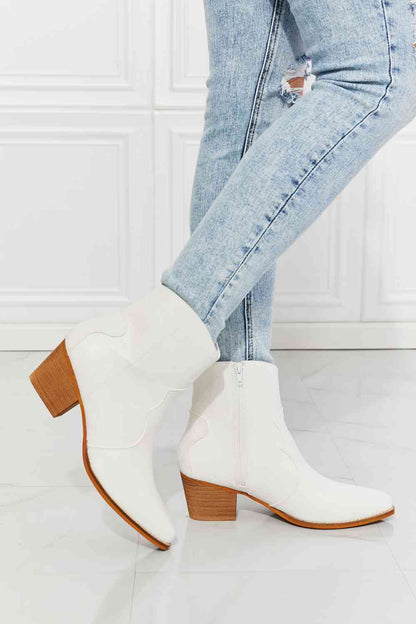 Botines estilo western de cuero sintético en blanco Watertower Town de MMShoes