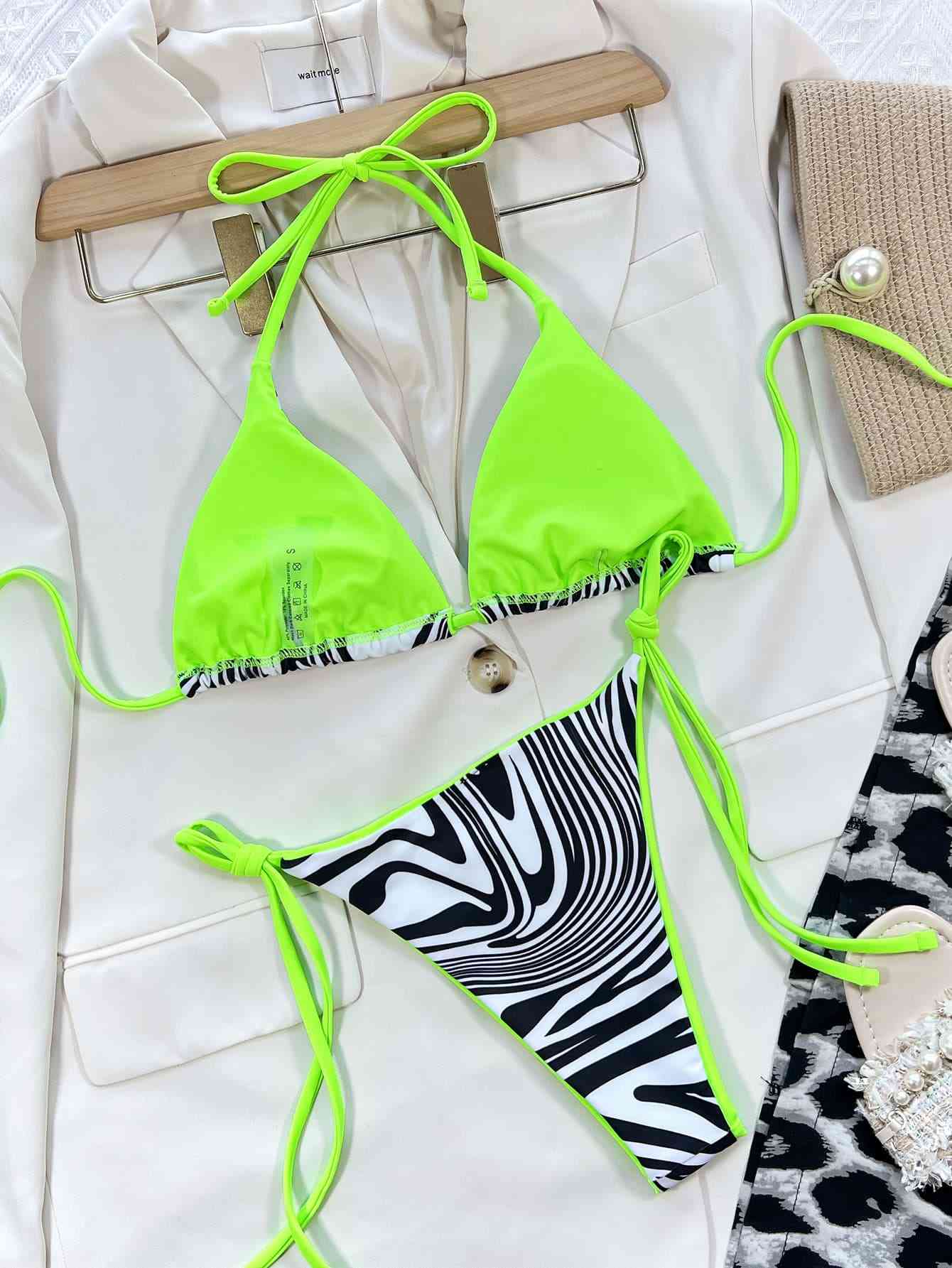 Conjunto de bikini con cuello halter y estampado de cebra