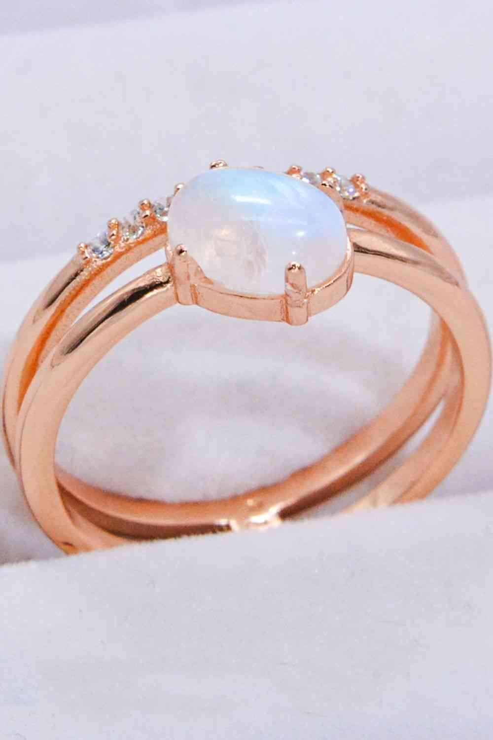 Anillo de doble capa con piedra lunar natural y circonitas