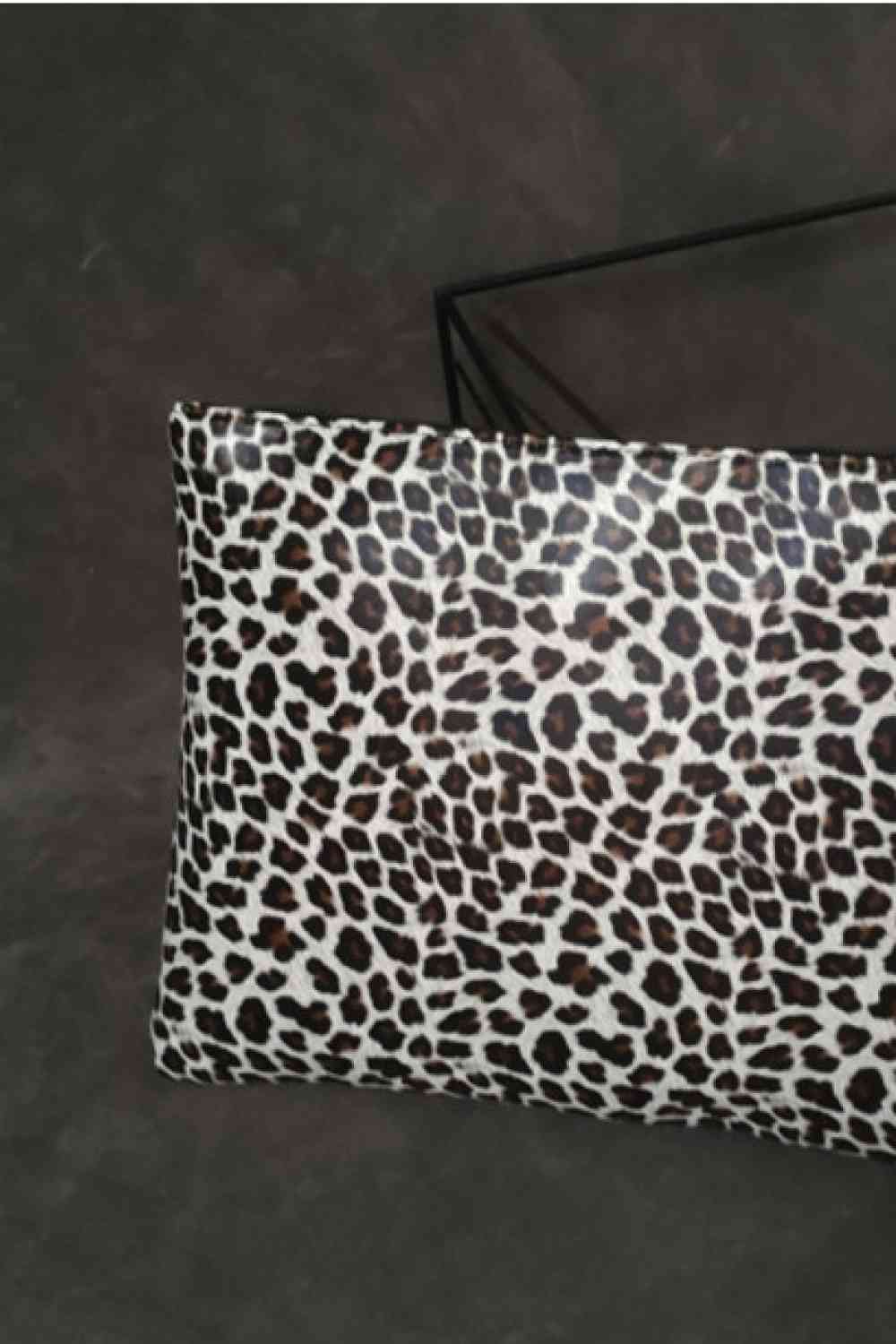 Clutch de piel sintética con estampado de leopardo