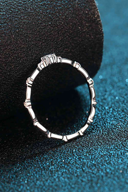 Rhodinierter Ring aus 925er-Sterlingsilber mit Moissanit