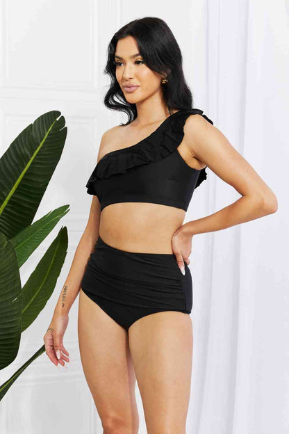 Marina West Swim Seaside Romance Rüschen-One-Shoulder-Bikini in Schwarz