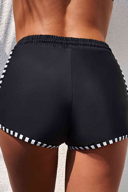 Badeshorts in voller Größe mit kontrastierendem Kordelzug an der Taille