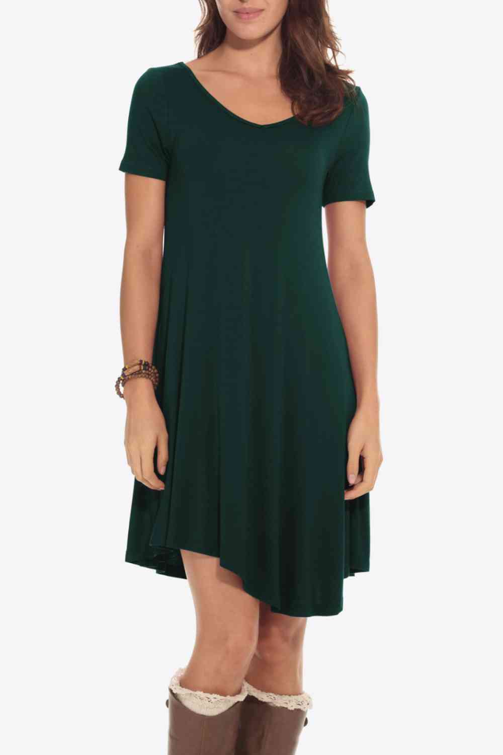 Vestido hasta la rodilla con cuello en V y manga corta