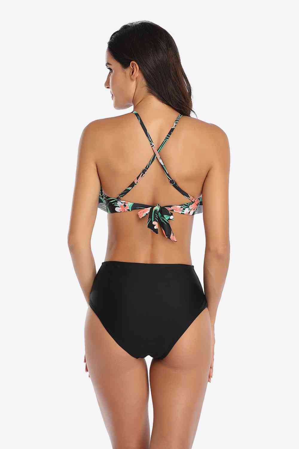 Traje de baño de dos piezas con volantes y estampado tropical