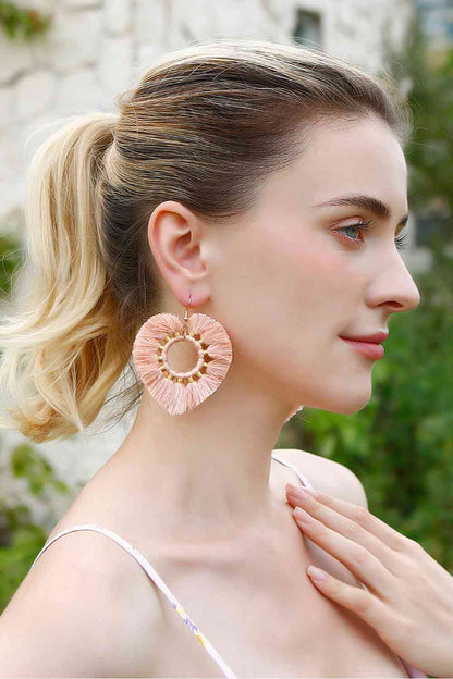 4 pares aleatorios de aretes colgantes con forma de corazón y flecos