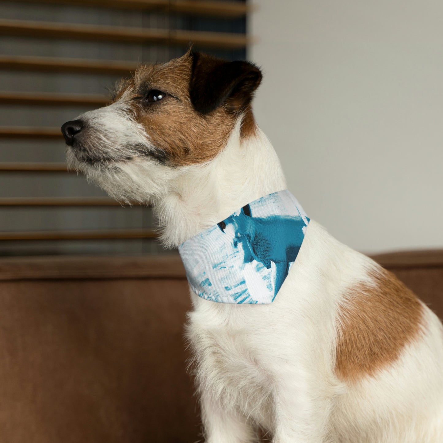 "Foxy Herumtollen im Brunnen" - Das Alien Pet Bandana Halsband