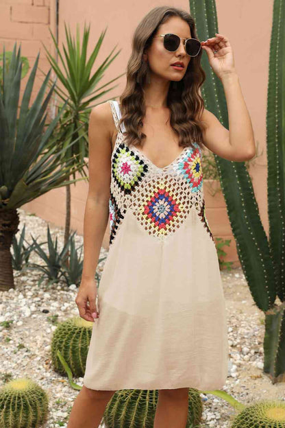 Vestido bordado sin mangas calado