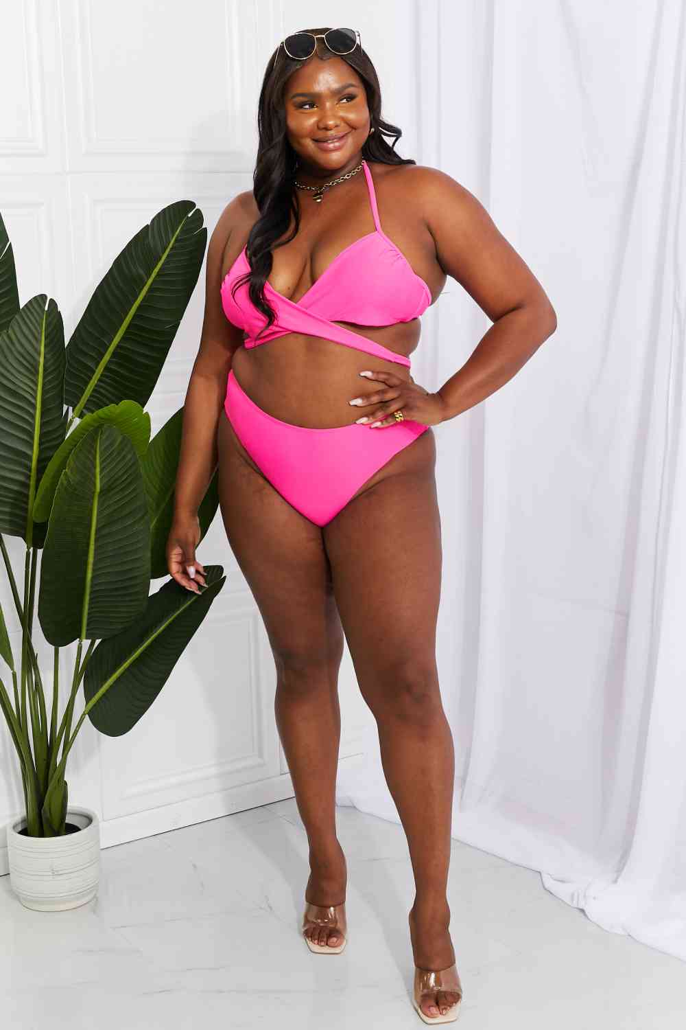 Conjunto de bikini con cuello halter en rosa Summer Splash de Marina West Swim