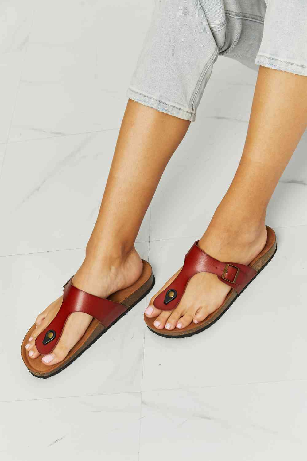 Chanclas con tira en T en rojo Drift Away de MMShoes