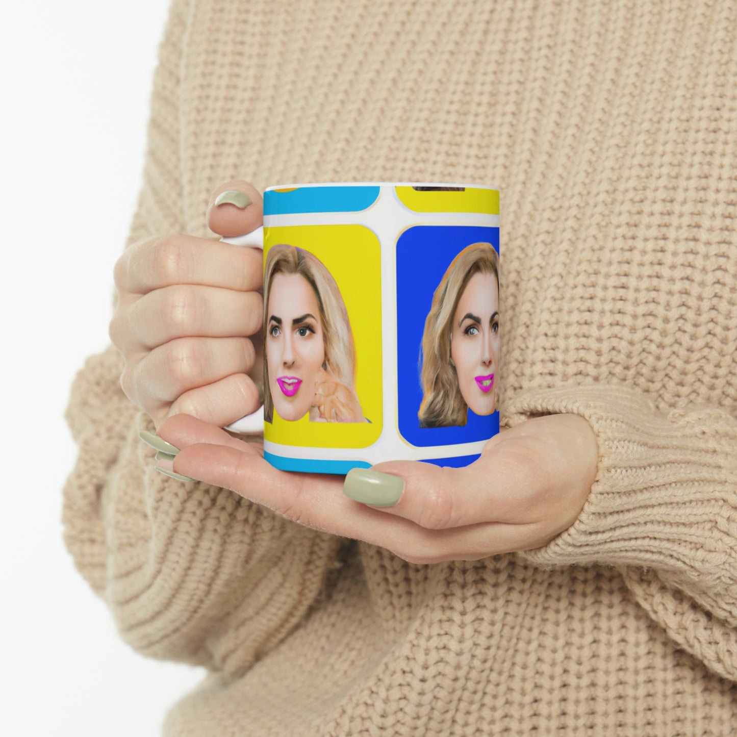 "Emoji-zing a Celebrity: A Pop Art Portrait" - Taza de cerámica The Alien 11 oz