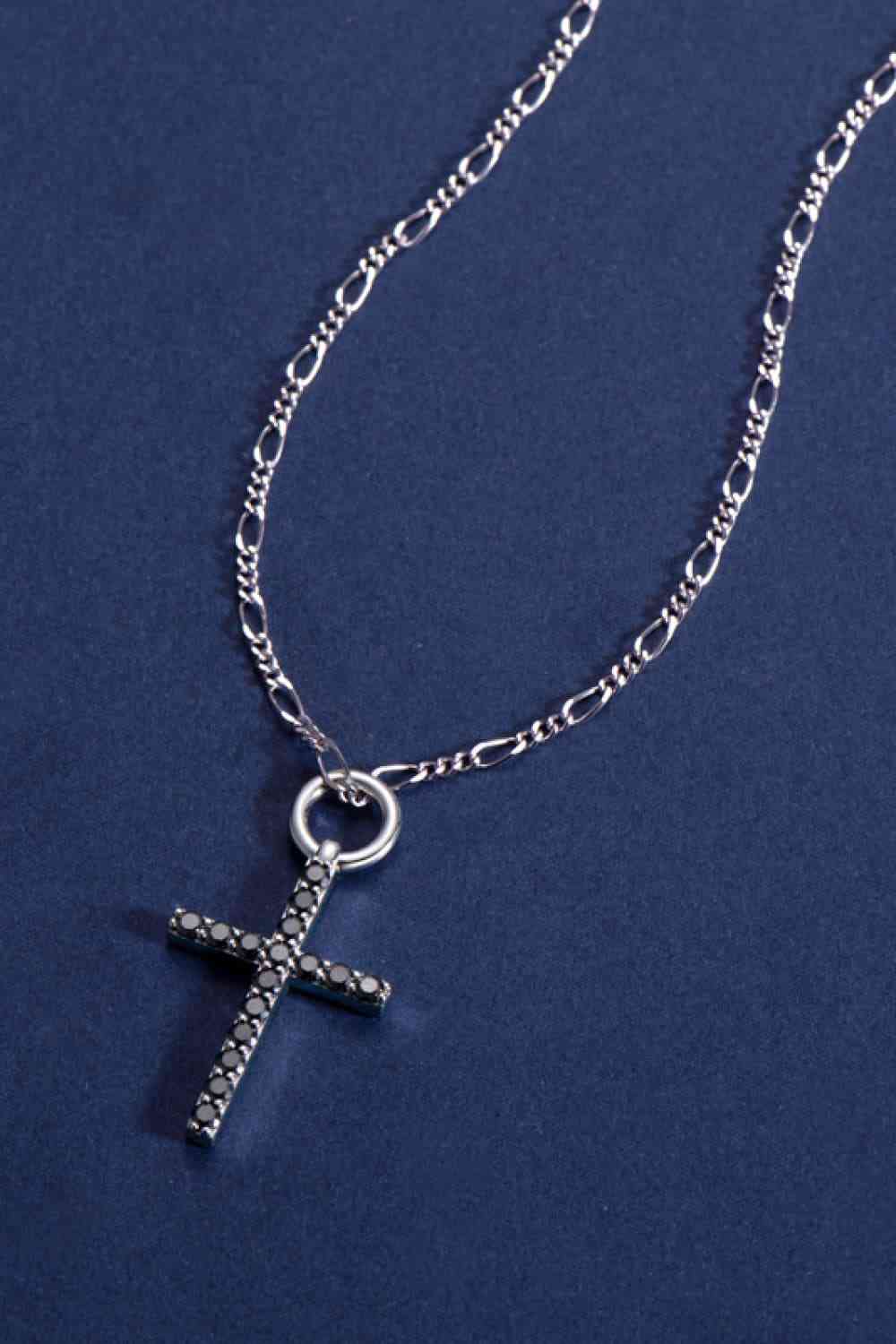 Platinierte Halskette mit Moissanit-Kreuz-Anhänger