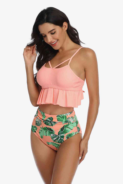 Traje de baño de dos piezas con volantes y estampado tropical