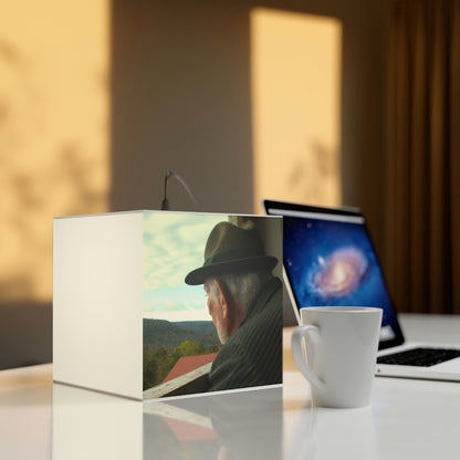 Dreams of Adventure: An Old Man's Tale - Die Alien Light Cube Lampe