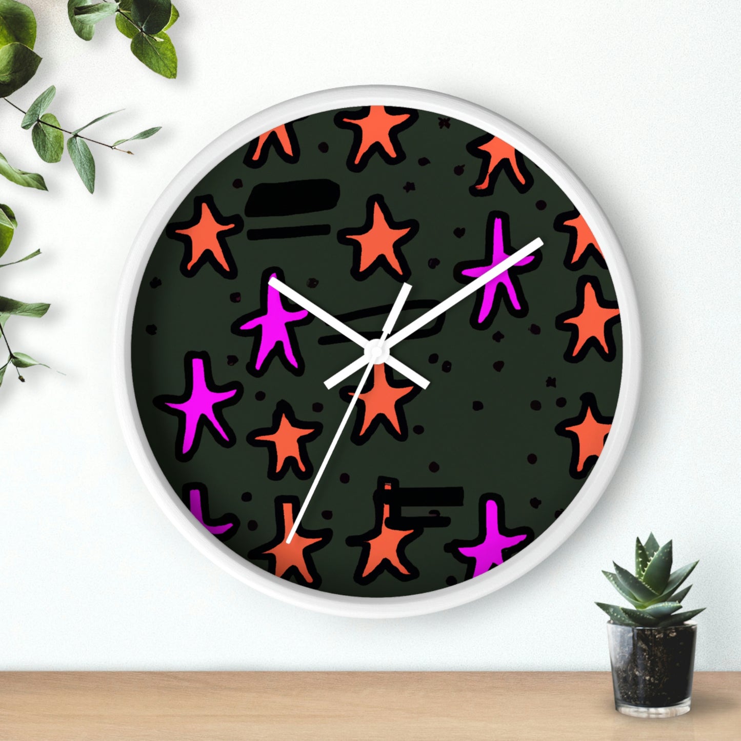 "Abandonado en el brillante cielo nocturno" - El reloj de pared alienígena