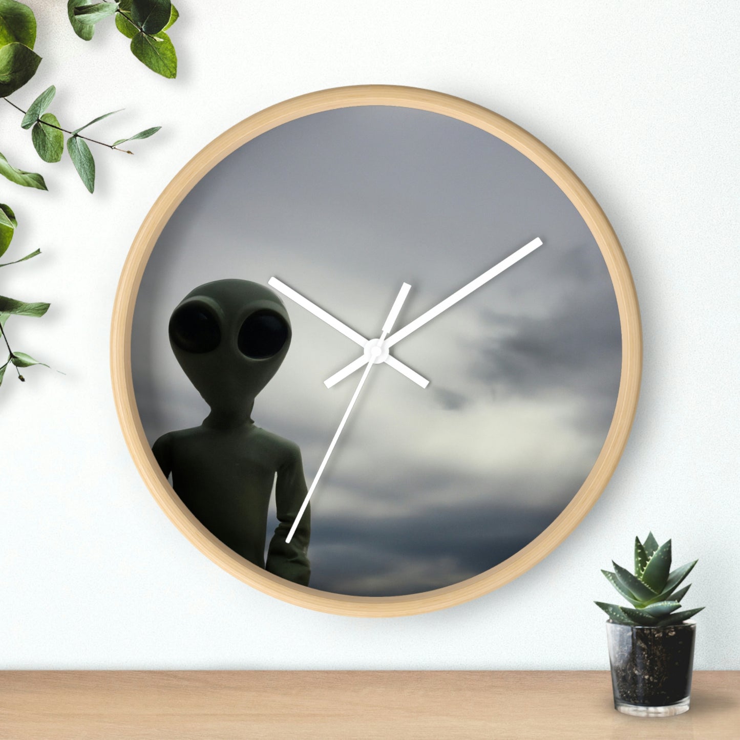 "Adrift in the Universe" - Die Alien-Wanduhr