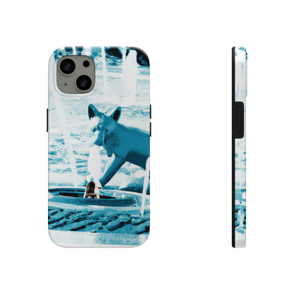 "Foxy Herumtollen im Brunnen" - Die Alien Tough Phone Cases