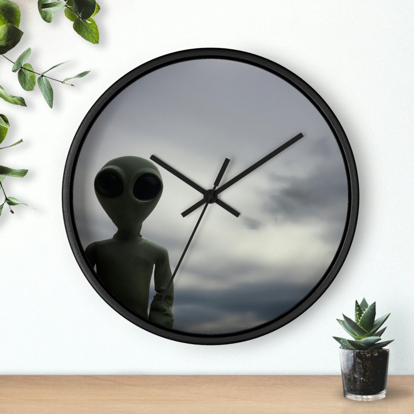 "A la deriva en el universo" - El reloj de pared alienígena