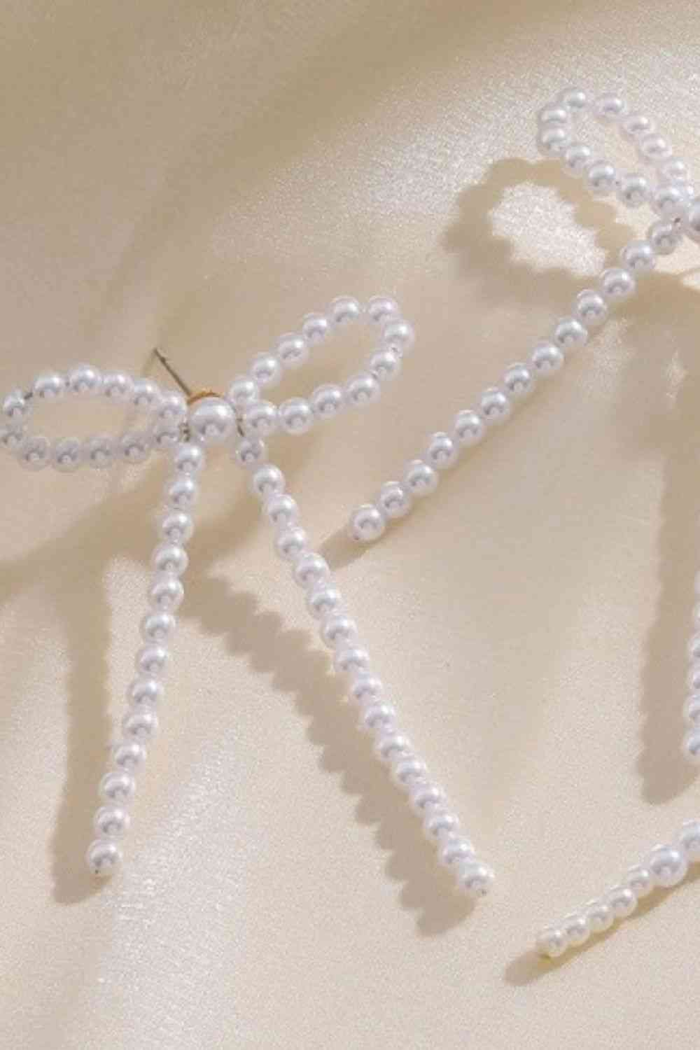 Pendientes de perlas en forma de lazo