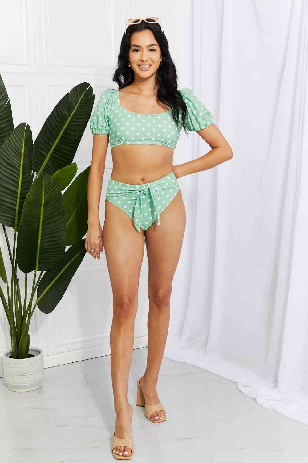 Marina West Swim Vacay Ready Bikini mit Puffärmeln in Gum Leaf