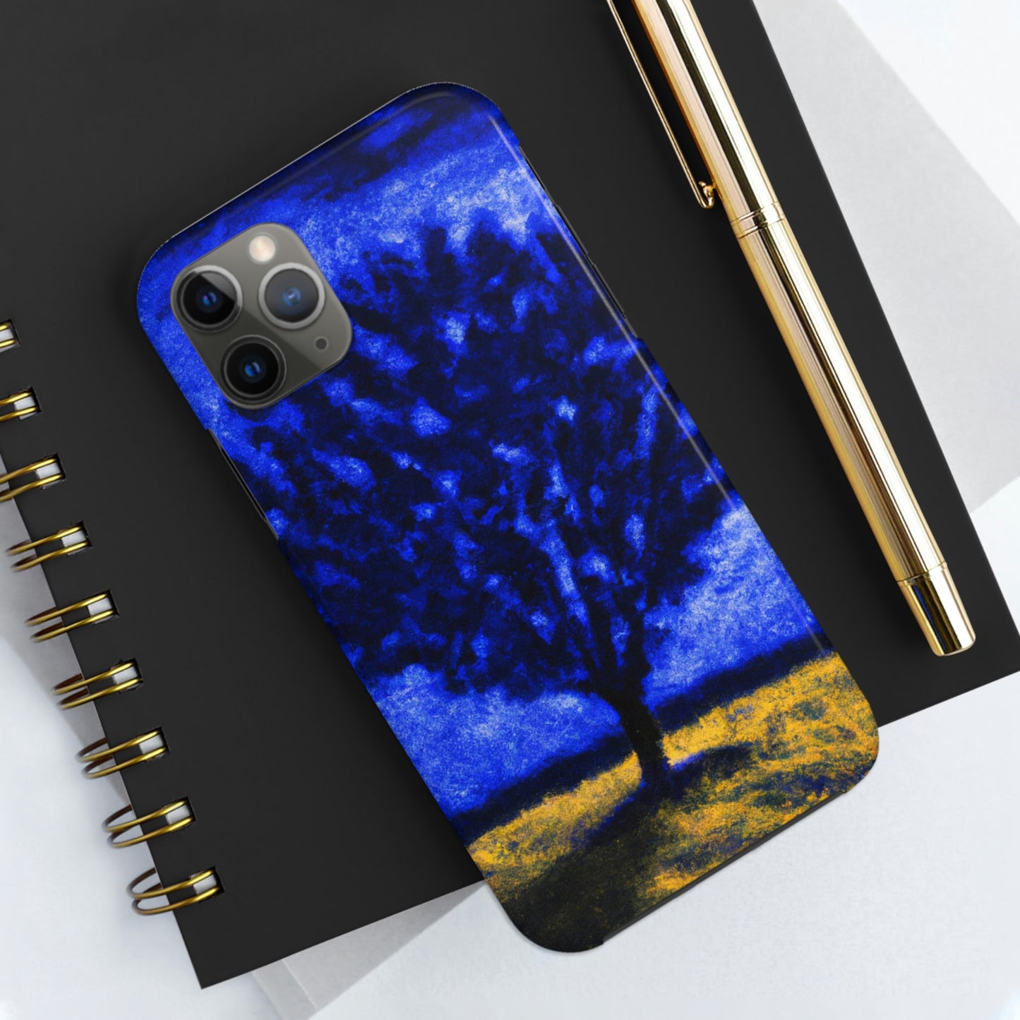 "Un árbol azul solitario en el campo de la luz de la luna" - Las fundas para teléfonos Alien Tough